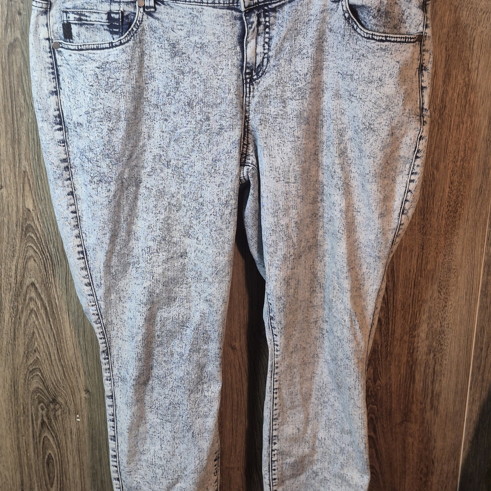 Torrid White Wash Straight Leg Jeans